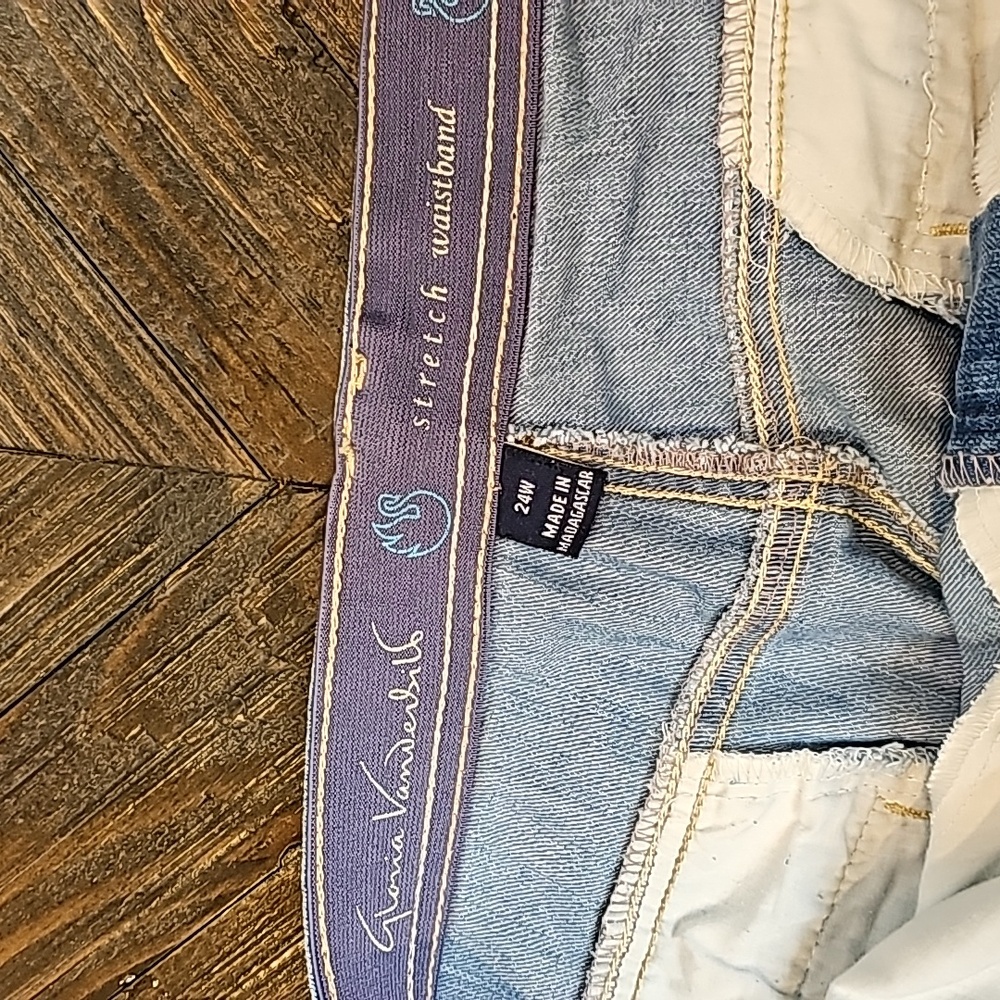 Gloria Vanderbilt Stretch Waist Jean Shorts. Size 24w. Barely worn - Picture 5 of 7